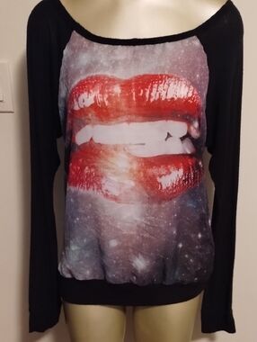 loveJ Cosmic Lips Top